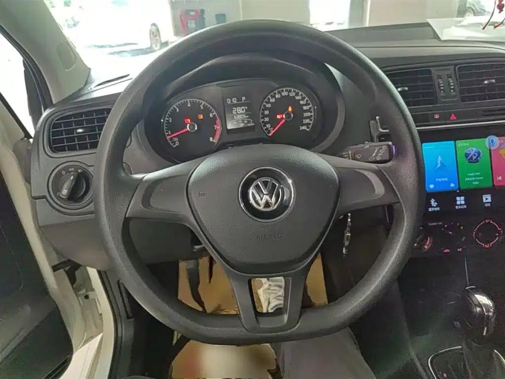 2016 Polo 1.4L Automatic Fashion Edition — миниатюра 11