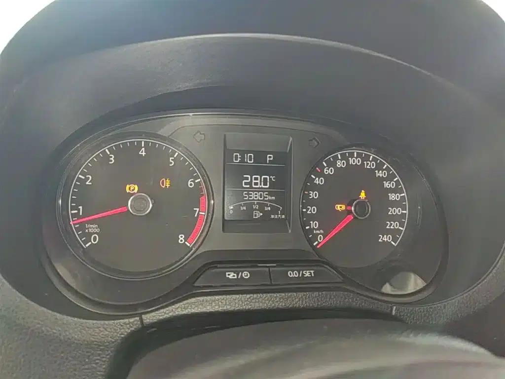 2016 Polo 1.4L Automatic Fashion Edition — миниатюра 12
