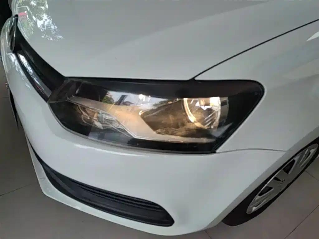 2016 Polo 1.4L Automatic Fashion Edition — миниатюра 24