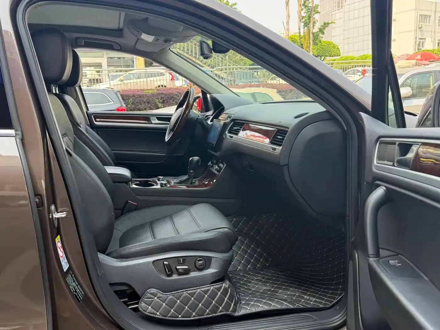 Touareg 2011 3.0TDI Diesel Comfort Model — миниатюра 7