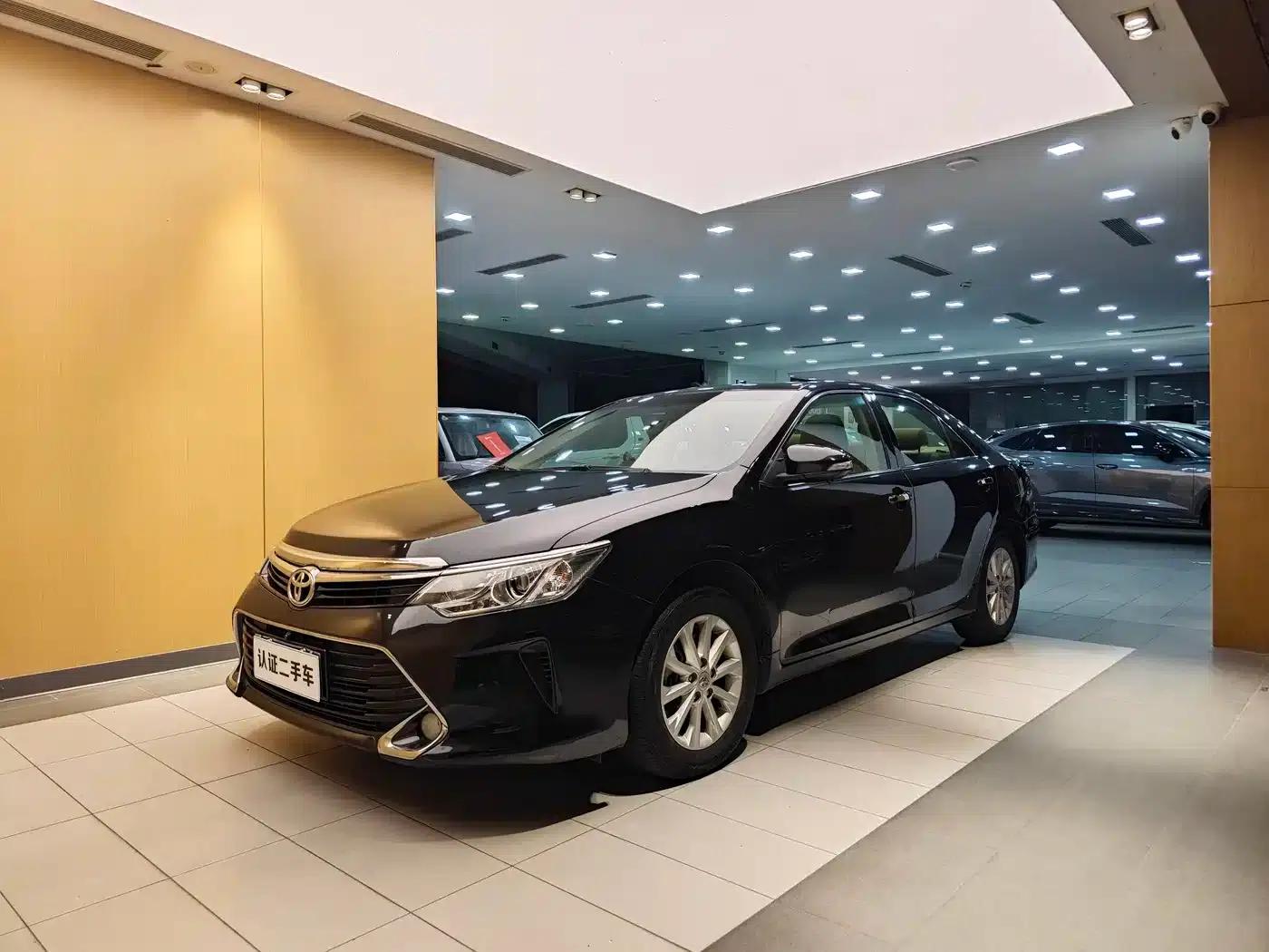 Camry 2016 2.0E 10th Anniversary Elite Edition — миниатюра 1