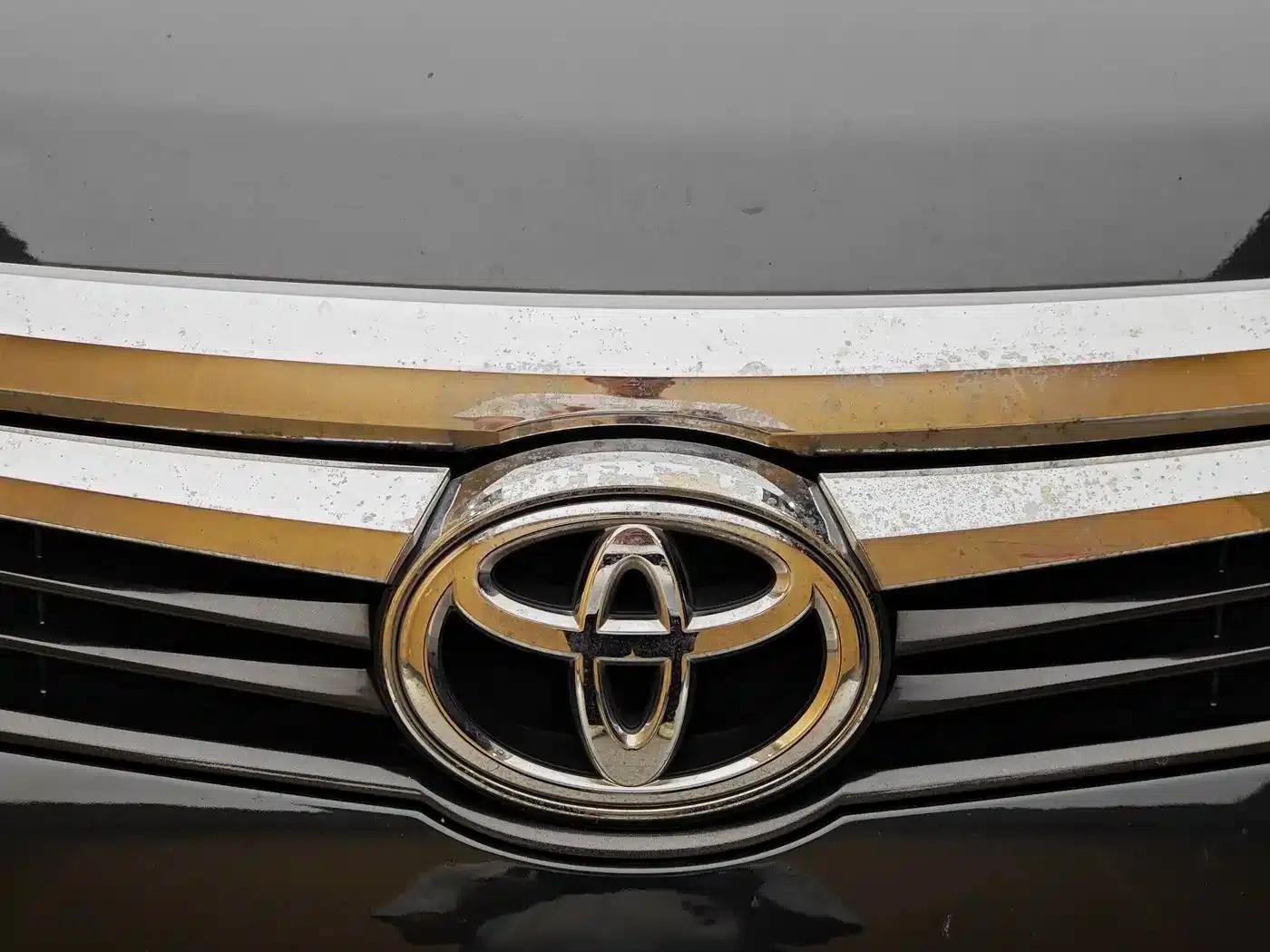 Camry 2016 2.0E 10th Anniversary Elite Edition — миниатюра 3