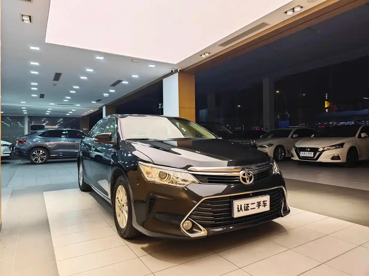 Camry 2016 2.0E 10th Anniversary Elite Edition — миниатюра 5