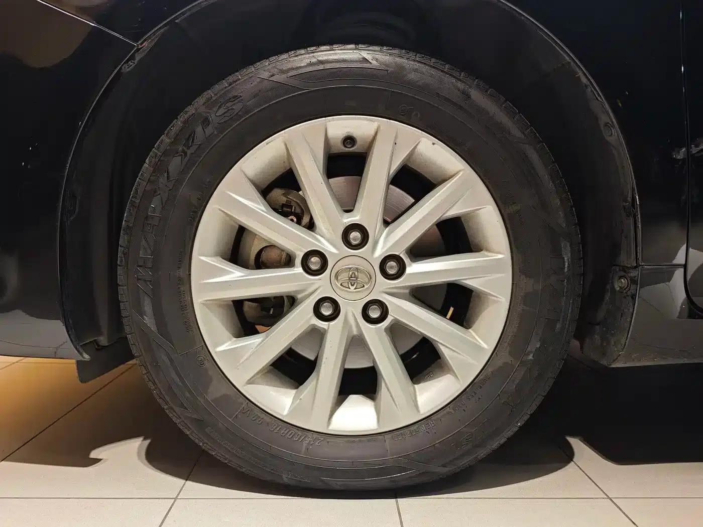 Camry 2016 2.0E 10th Anniversary Elite Edition — миниатюра 6