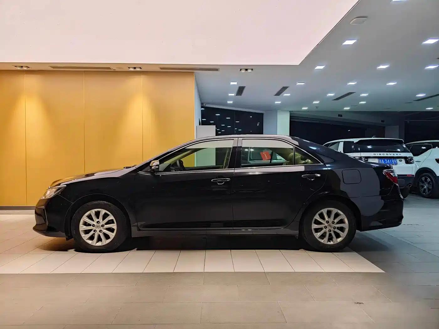 Camry 2016 2.0E 10th Anniversary Elite Edition — миниатюра 7