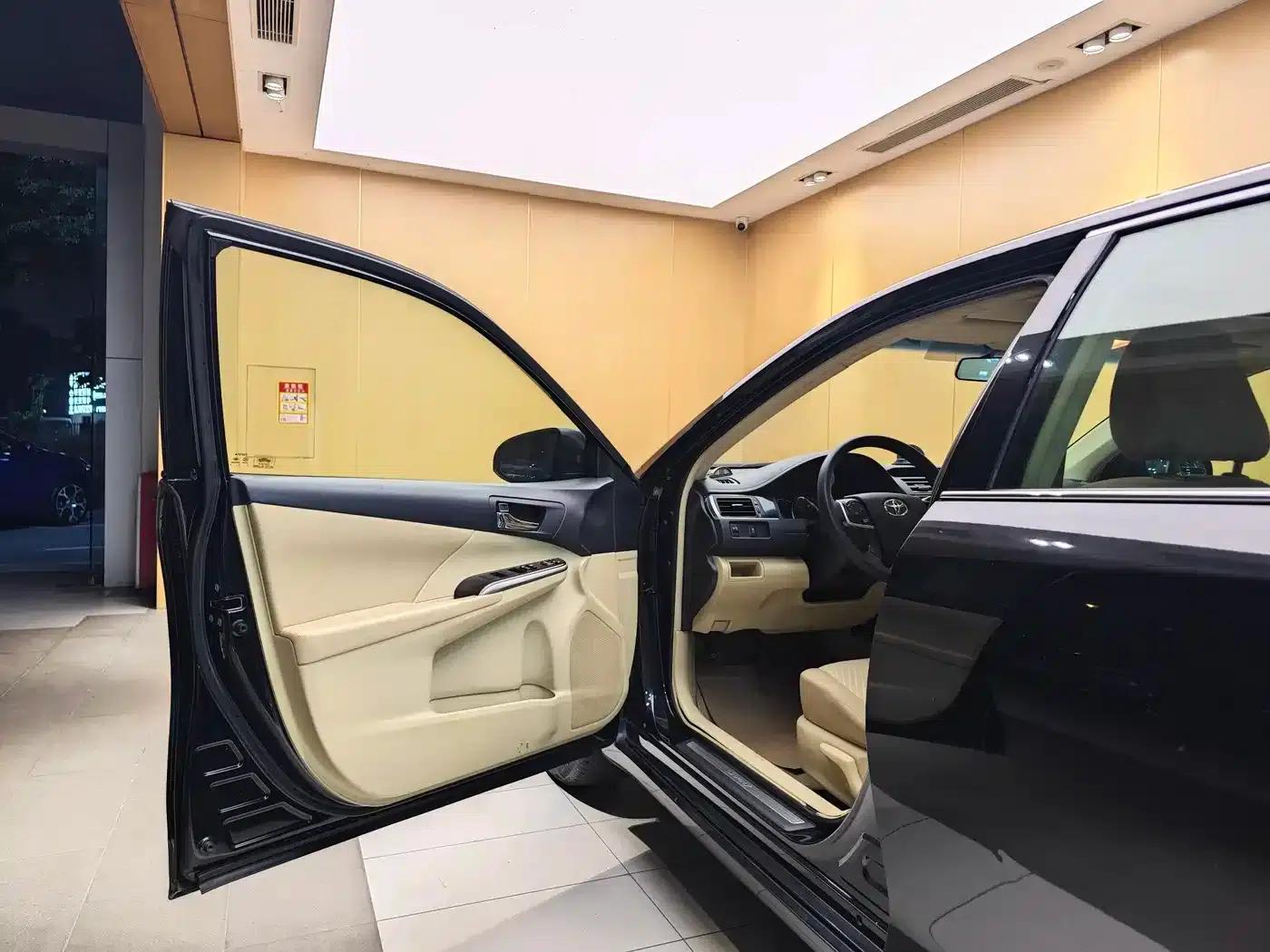 Camry 2016 2.0E 10th Anniversary Elite Edition — миниатюра 8