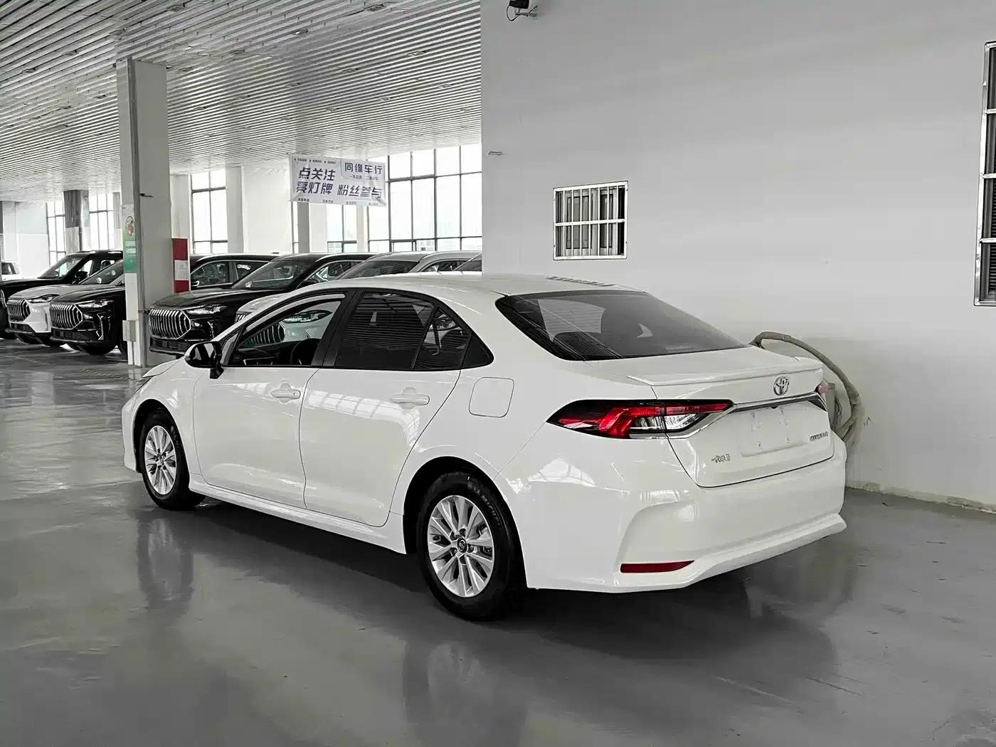 2021 Toyota Corolla TNGA 1.5L CVT Elite Edition — миниатюра 3