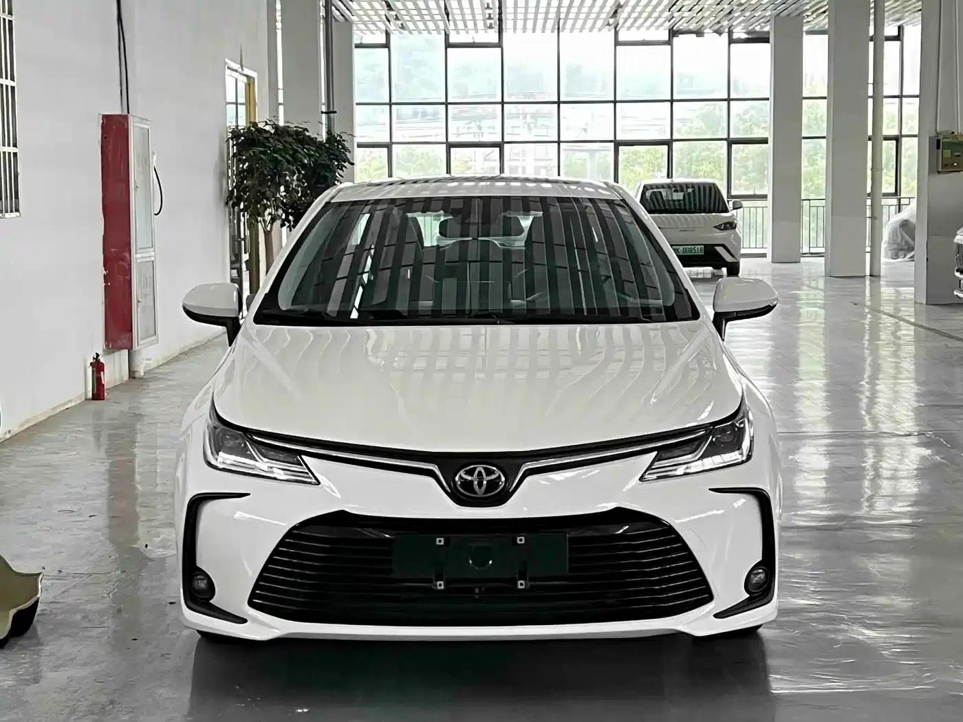2021 Toyota Corolla TNGA 1.5L CVT Elite Edition — миниатюра 4