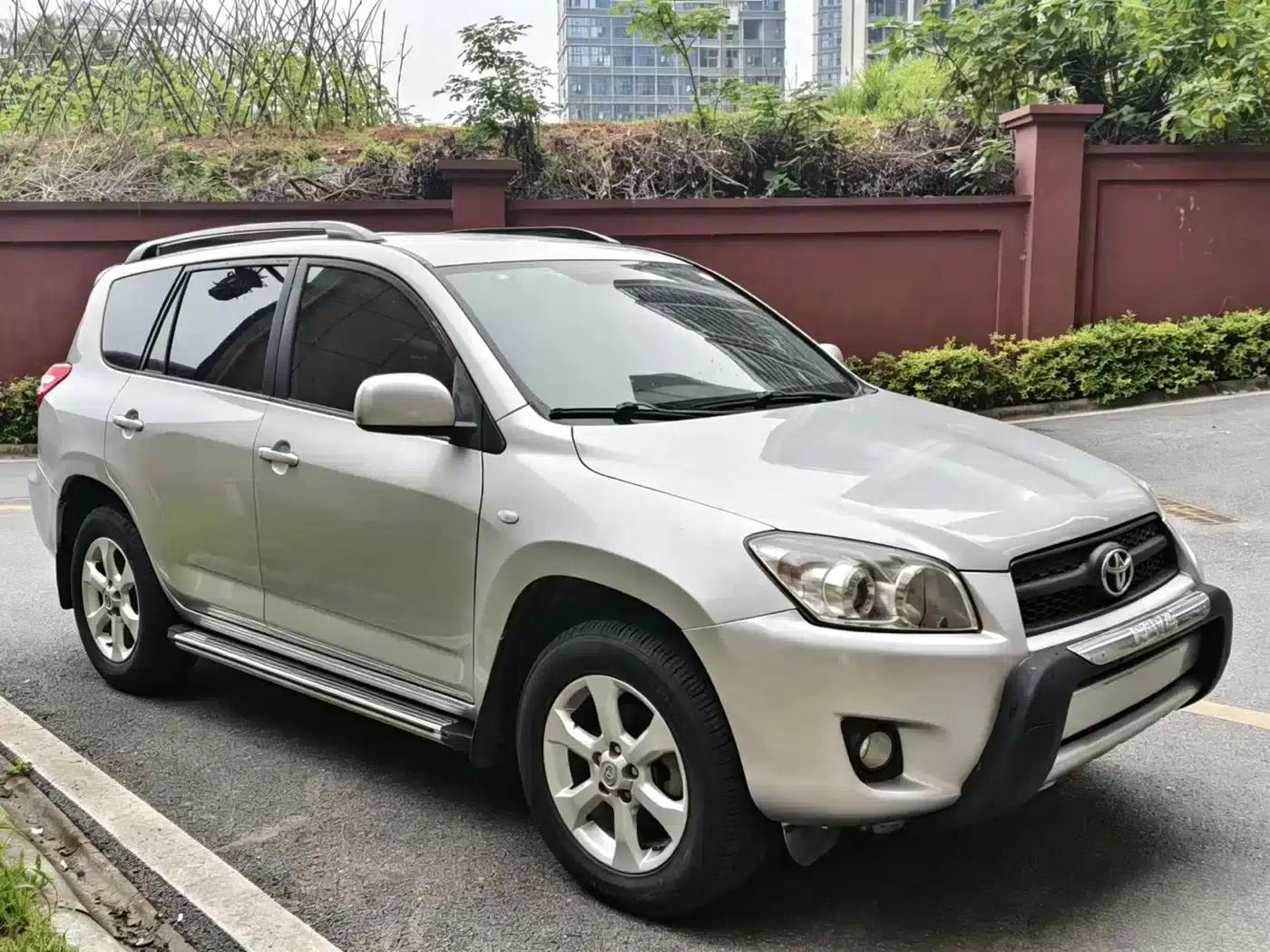 RAV4 2013 Special Edition 2.0L Automatic Classic — миниатюра 3