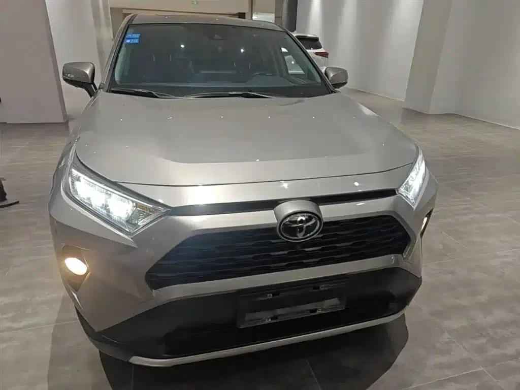 RAV4 2021 2.0L CVT 2WD Fashion Edition — миниатюра 3