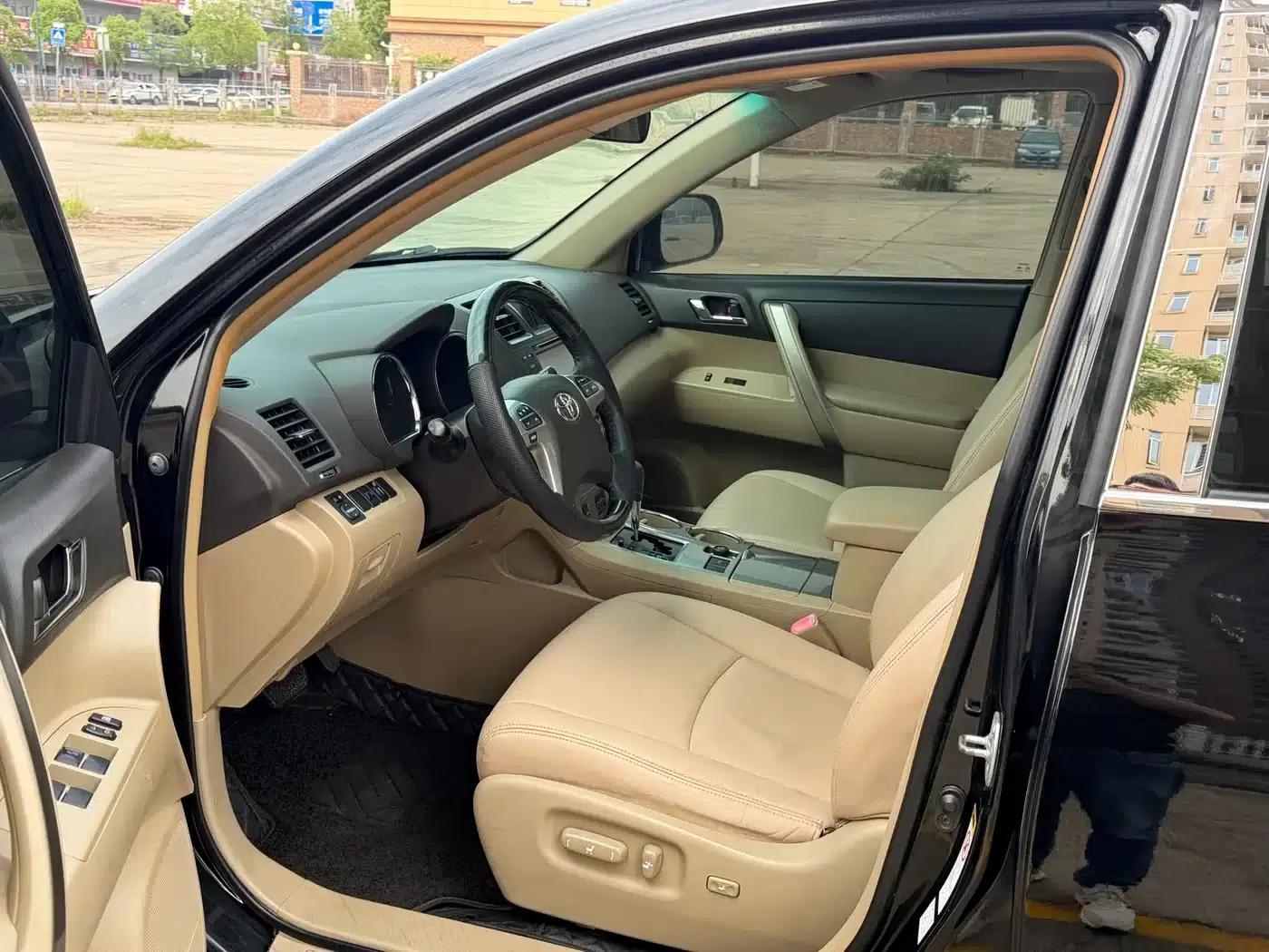 2012 Highlander 2.7L 2WD 7-seater Luxury Edition — миниатюра 9
