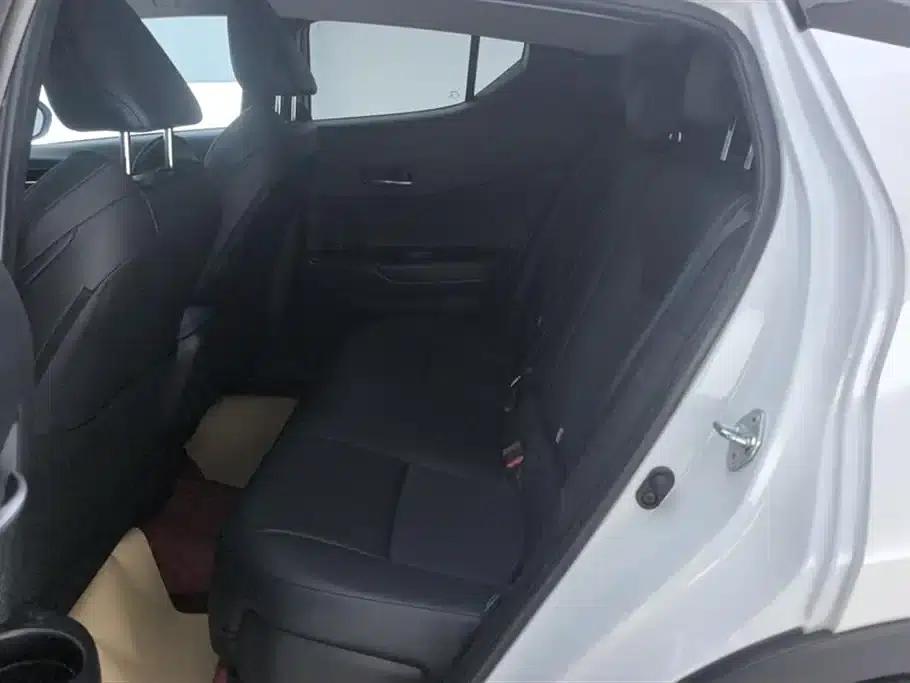 Toyota C-HR 2023 2.0L Leading Edition — миниатюра 11