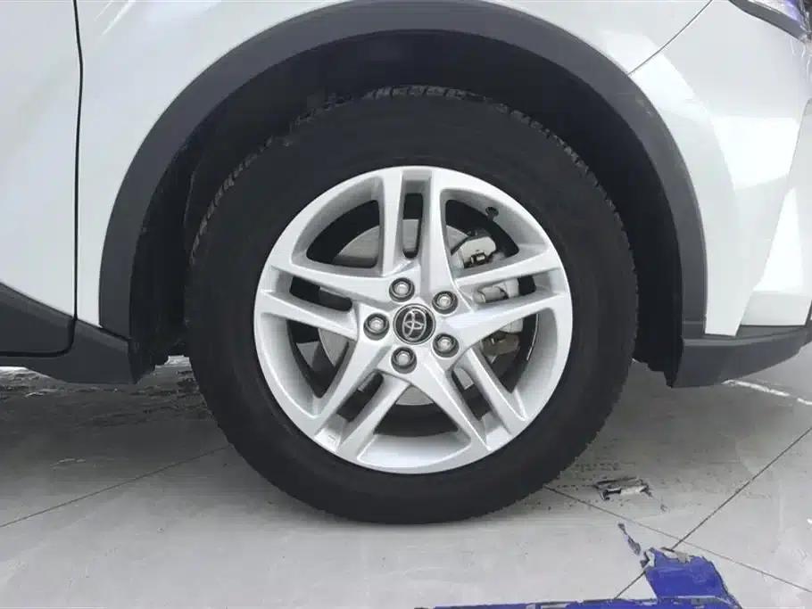 Toyota C-HR 2023 2.0L Leading Edition — миниатюра 6