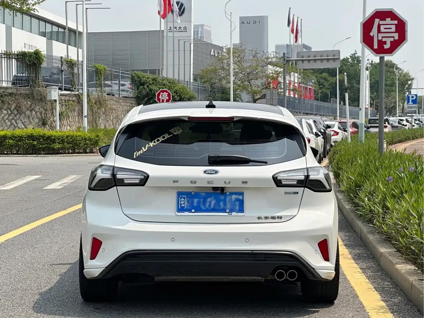 2021 Ford Focus Hatchback EcoBoost 180 Automatic ST Line — миниатюра 5