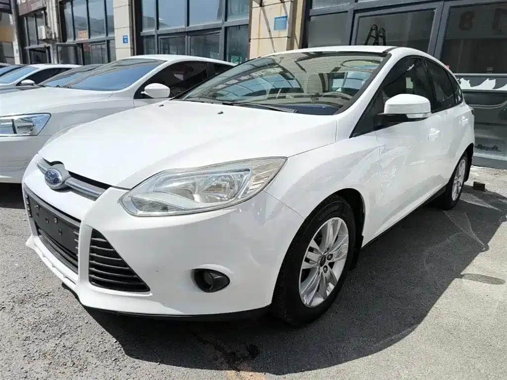 Ford Focus 2012 Hatchback 1.6L Automatic Comfort — миниатюра 1