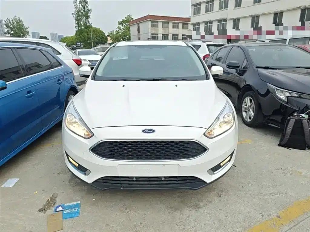 Ford Focus 2018 Hatchback Classic EcoBoost 180 Automatic Elite — миниатюра 3