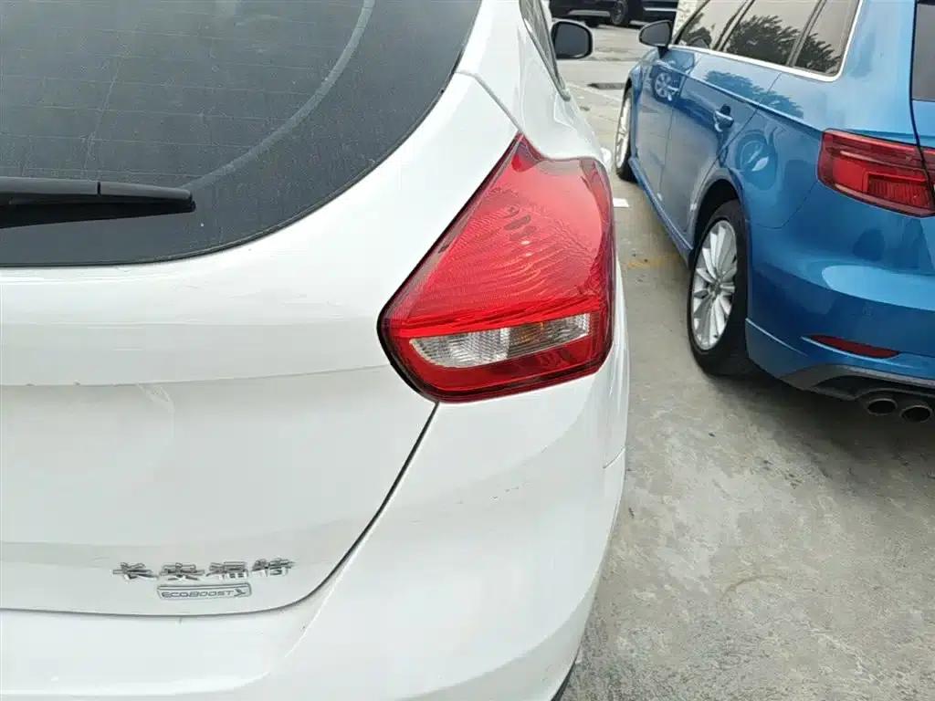 Ford Focus 2018 Hatchback Classic EcoBoost 180 Automatic Elite — миниатюра 8