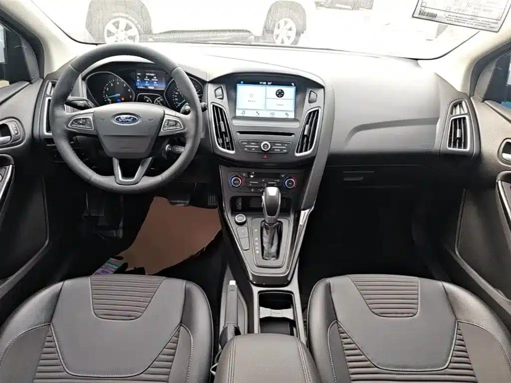 Ford Focus 2018 Hatchback Classic EcoBoost 180 Automatic Elite — миниатюра 10