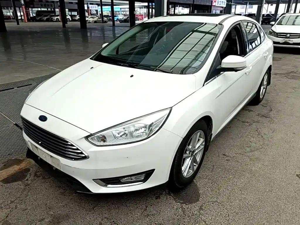 2017 Ford Focus Sedan EcoBoost 180 Automatic Elite — миниатюра 1
