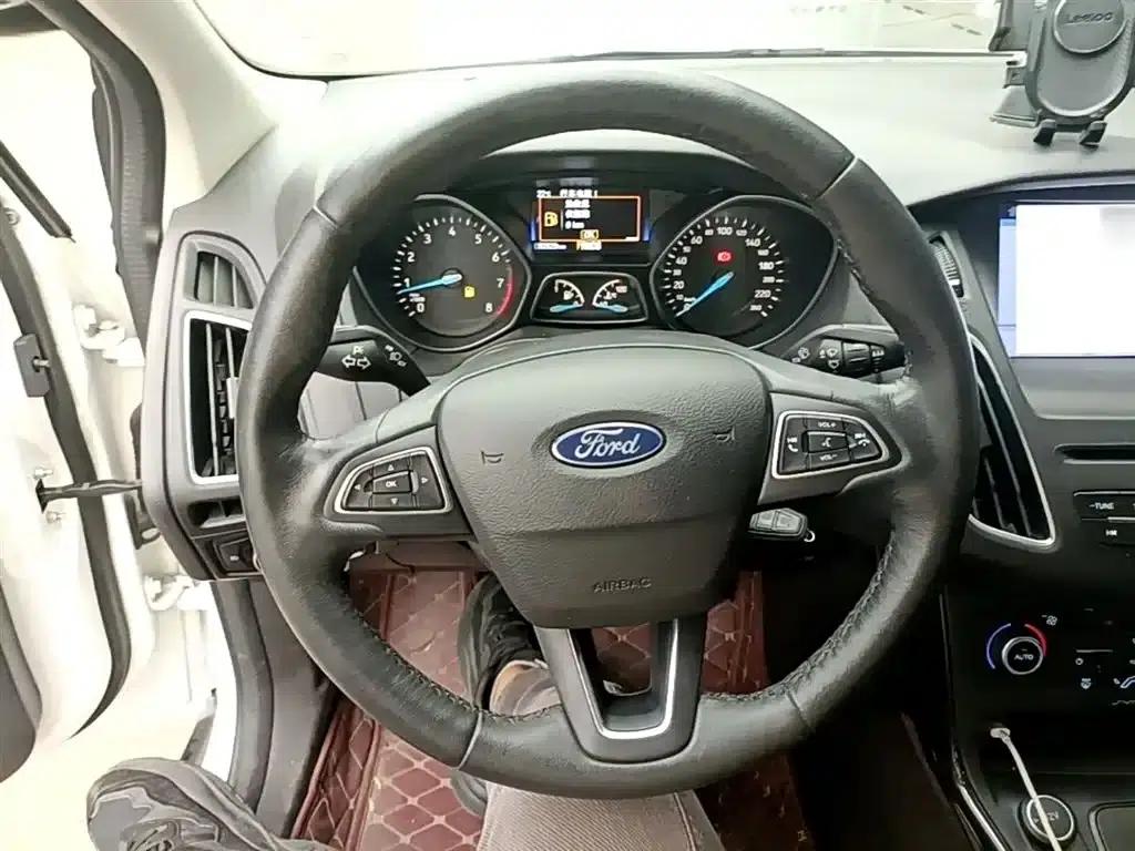 2017 Ford Focus Sedan EcoBoost 180 Automatic Elite — миниатюра 11