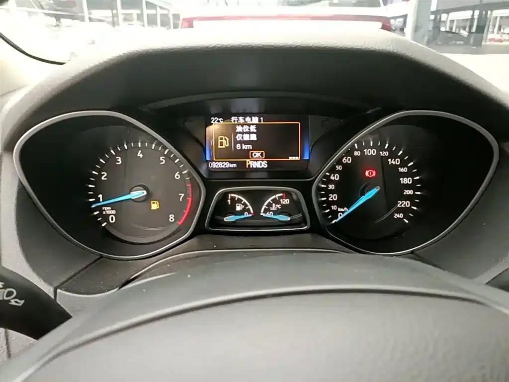 2017 Ford Focus Sedan EcoBoost 180 Automatic Elite — миниатюра 12