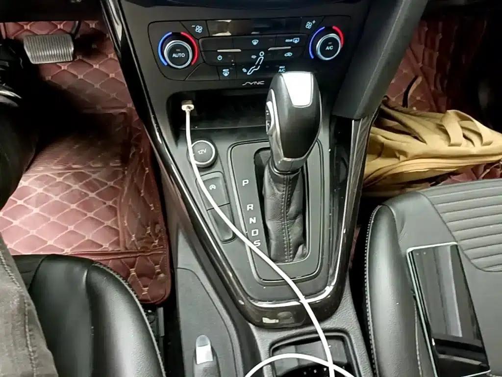 2017 Ford Focus Sedan EcoBoost 180 Automatic Elite — миниатюра 14