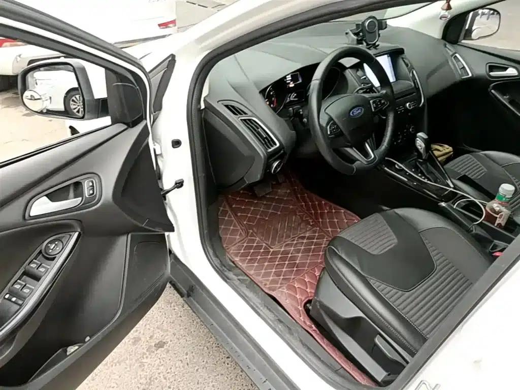 2017 Ford Focus Sedan EcoBoost 180 Automatic Elite — миниатюра 16