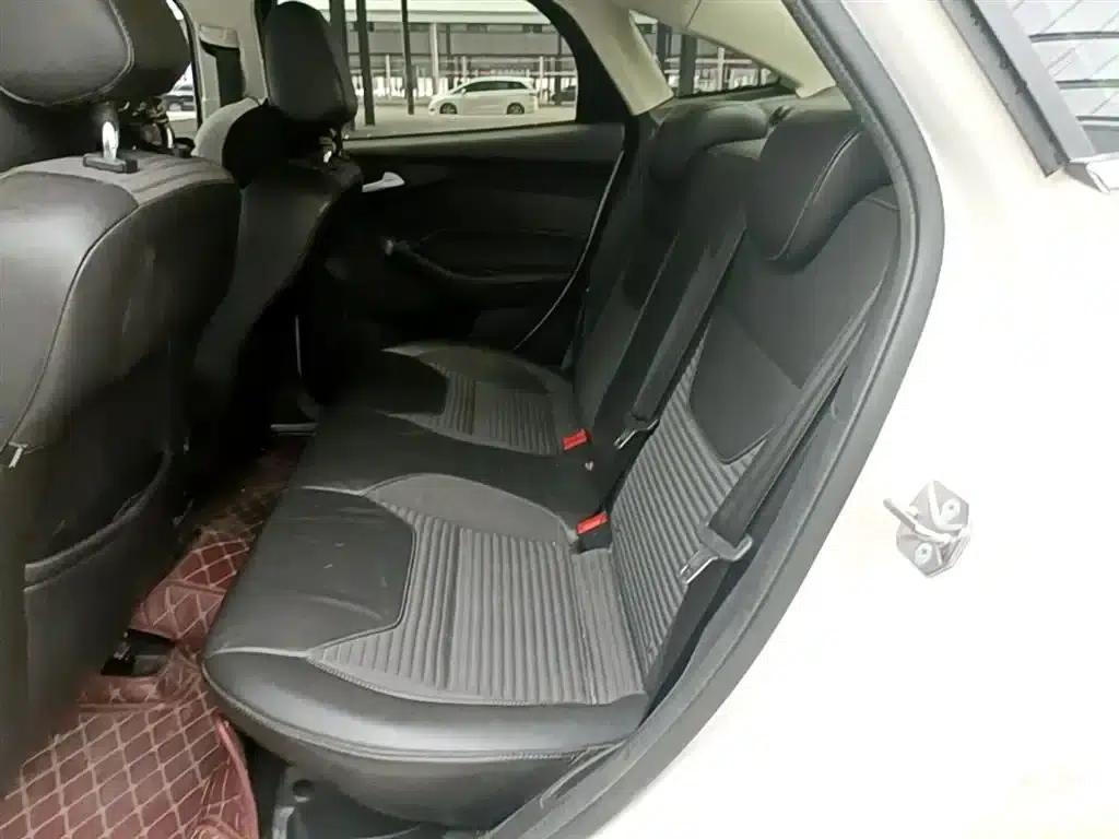 2017 Ford Focus Sedan EcoBoost 180 Automatic Elite — миниатюра 17