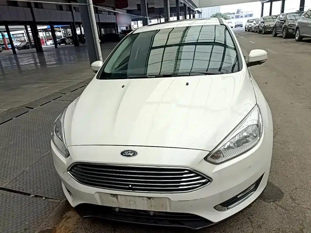 2017 Ford Focus Sedan EcoBoost 180 Automatic Elite — миниатюра 3