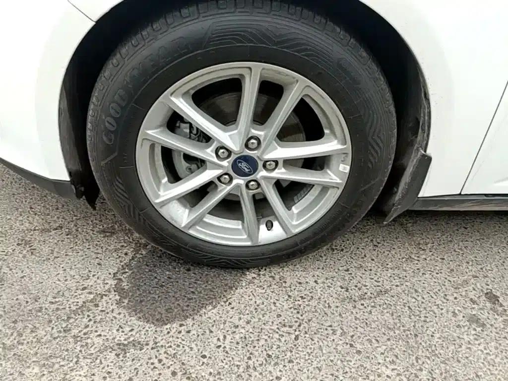 2017 Ford Focus Sedan EcoBoost 180 Automatic Elite — миниатюра 23