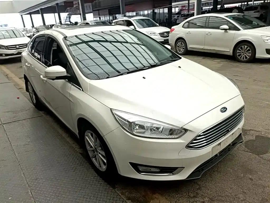 2017 Ford Focus Sedan EcoBoost 180 Automatic Elite — миниатюра 4