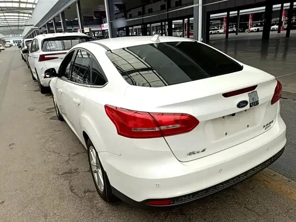 2017 Ford Focus Sedan EcoBoost 180 Automatic Elite — миниатюра 5