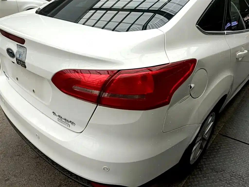 2017 Ford Focus Sedan EcoBoost 180 Automatic Elite — миниатюра 8