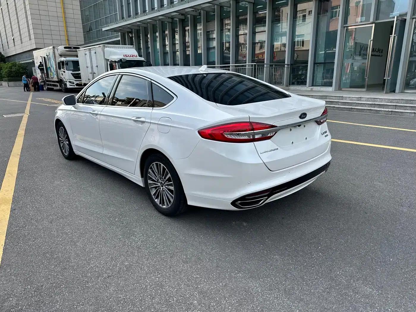 2017 Ford Mondeo EcoBoost 200 Luxury — миниатюра 4