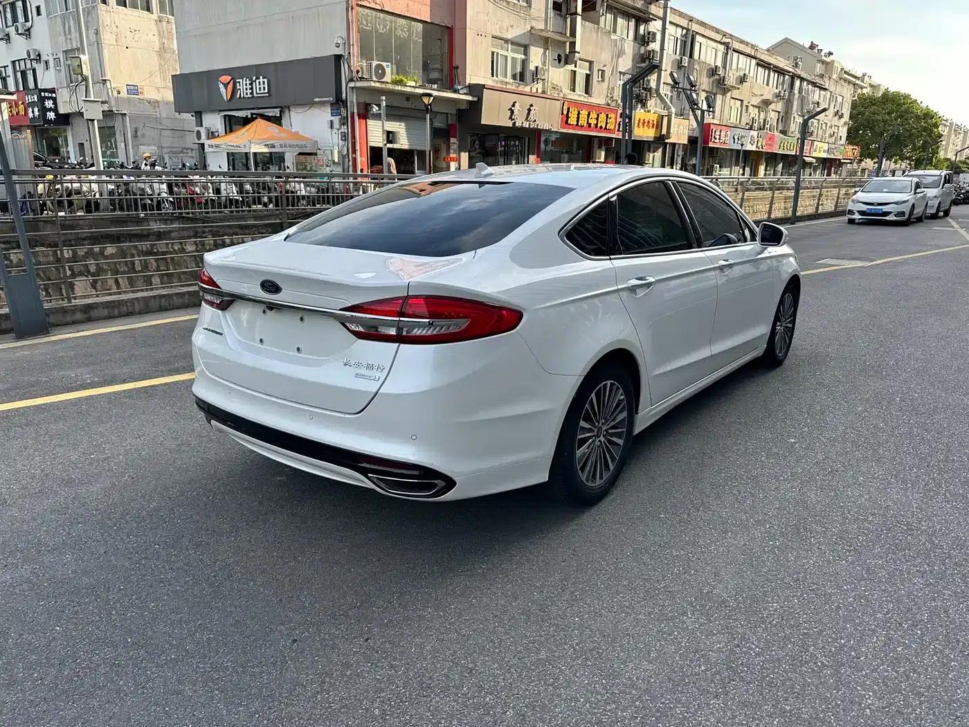 2017 Ford Mondeo EcoBoost 200 Luxury — миниатюра 5