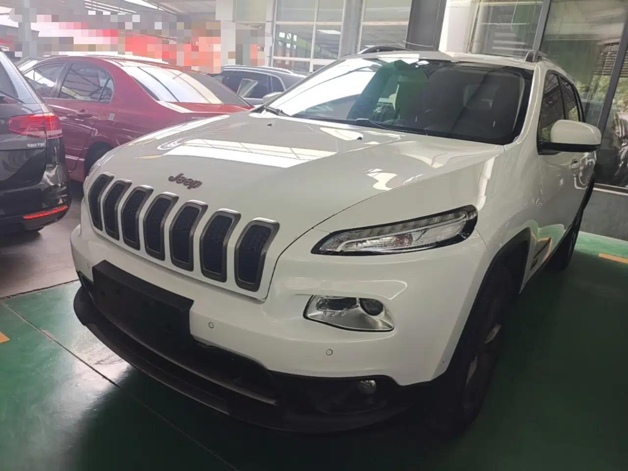 Jeep Cherokee 2016 2.4L 75th Anniversary Edition — миниатюра 1