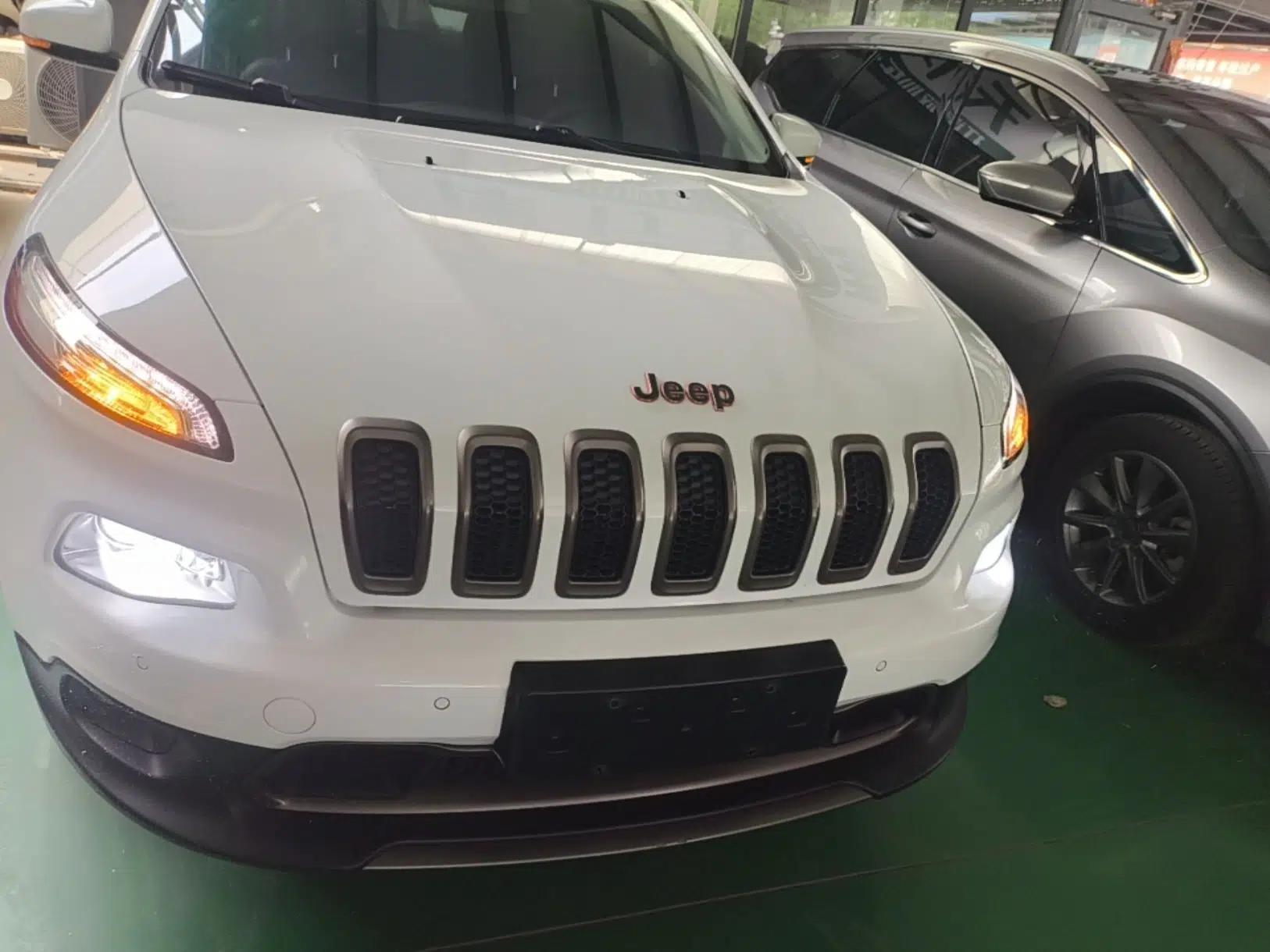 Jeep Cherokee 2016 2.4L 75th Anniversary Edition — миниатюра 2