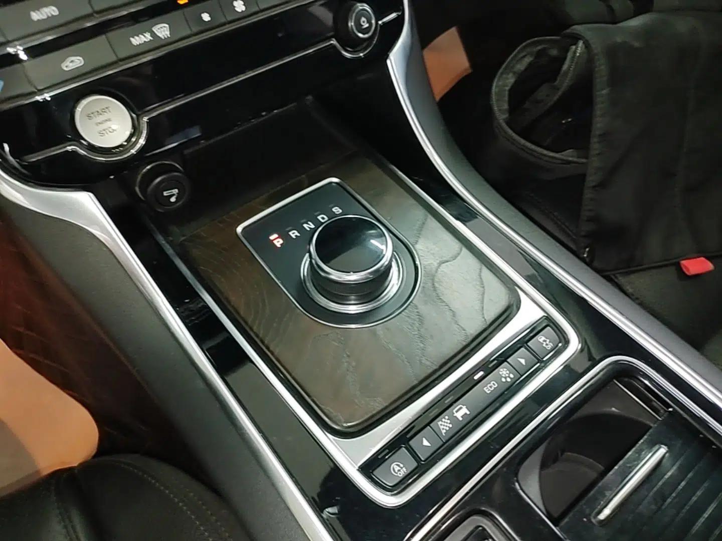 Jaguar XFL 2018 XFL 2.0T 250 PS Luxury Edition — миниатюра 16