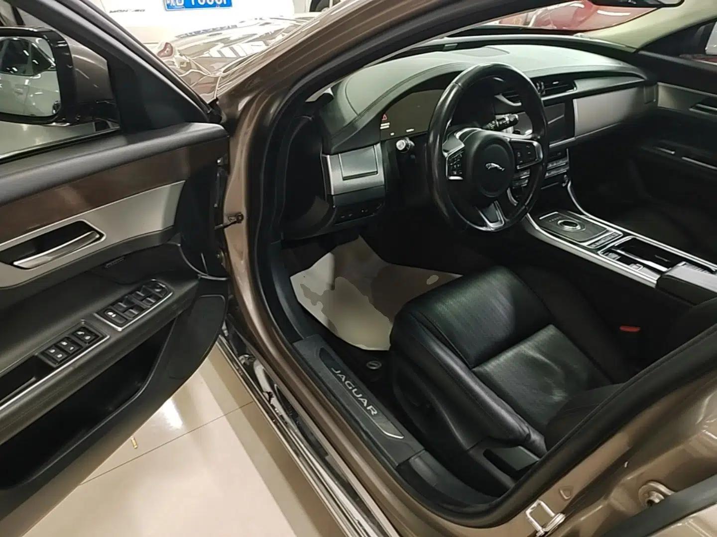 Jaguar XFL 2018 XFL 2.0T 250 PS Luxury Edition — миниатюра 18