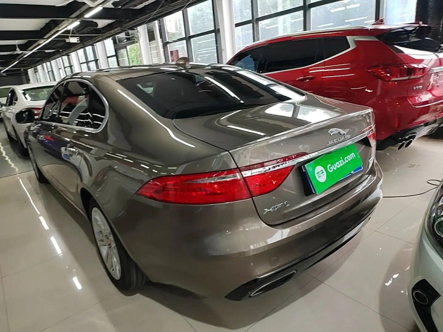 Jaguar XFL 2018 XFL 2.0T 250 PS Luxury Edition — миниатюра 7