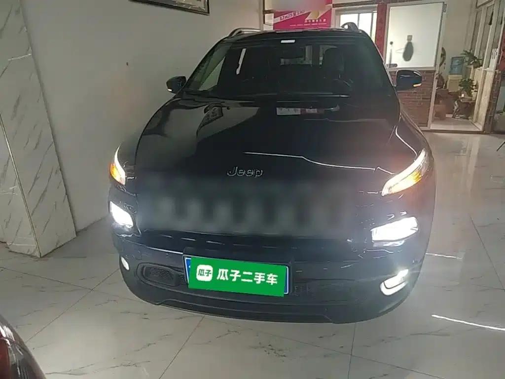 Jeep Cherokee 2016 2.4L Leading Intelligent Edition — миниатюра 3