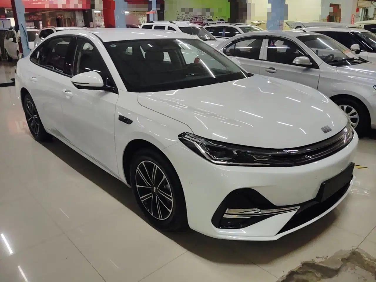 Geely Galaxy A7 2025 Model EM-i 70km Launch Edition — миниатюра 3