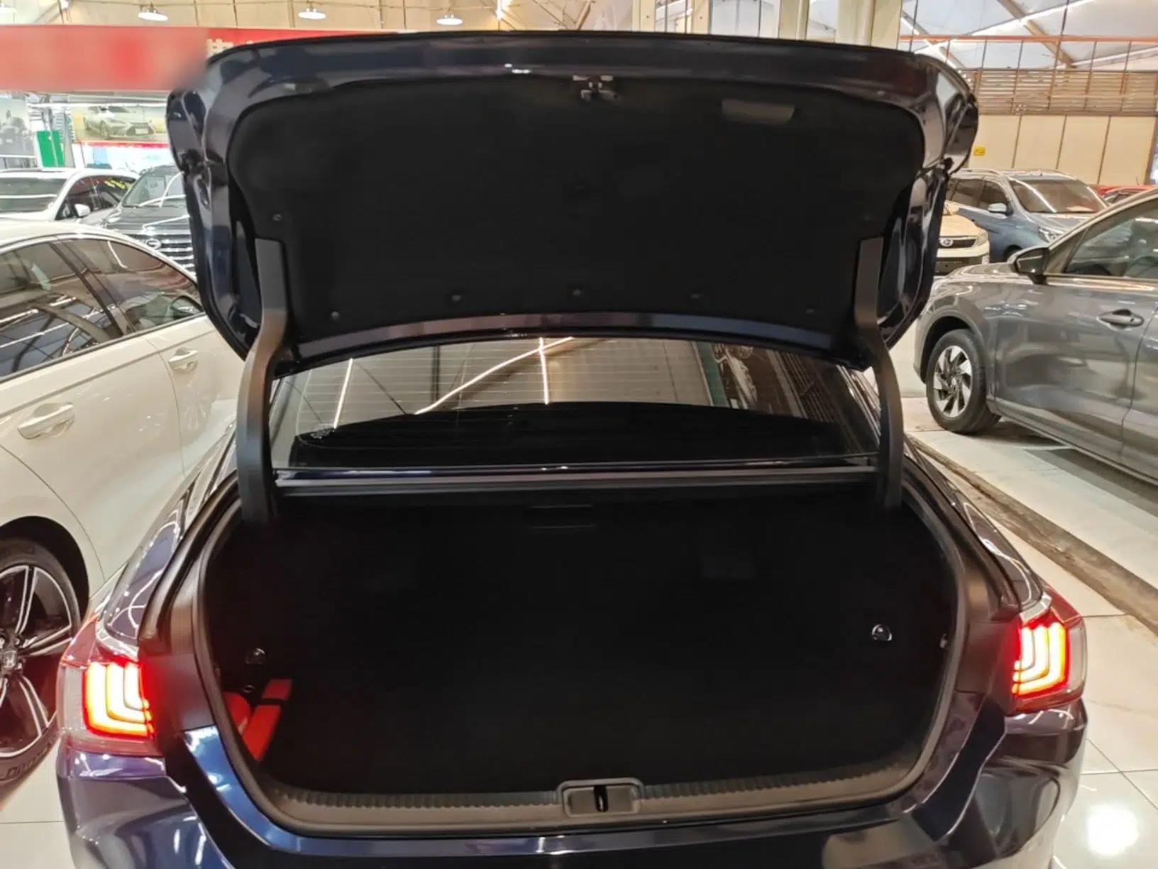 Lexus ES 2021 200 Excellence Edition — миниатюра 22