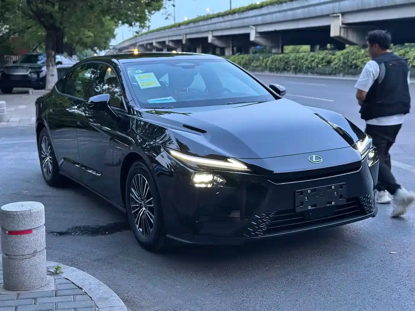 Lexus ES 2026 300h — миниатюра 2