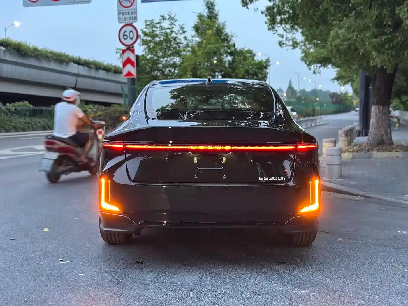 Lexus ES 2026 300h — миниатюра 5
