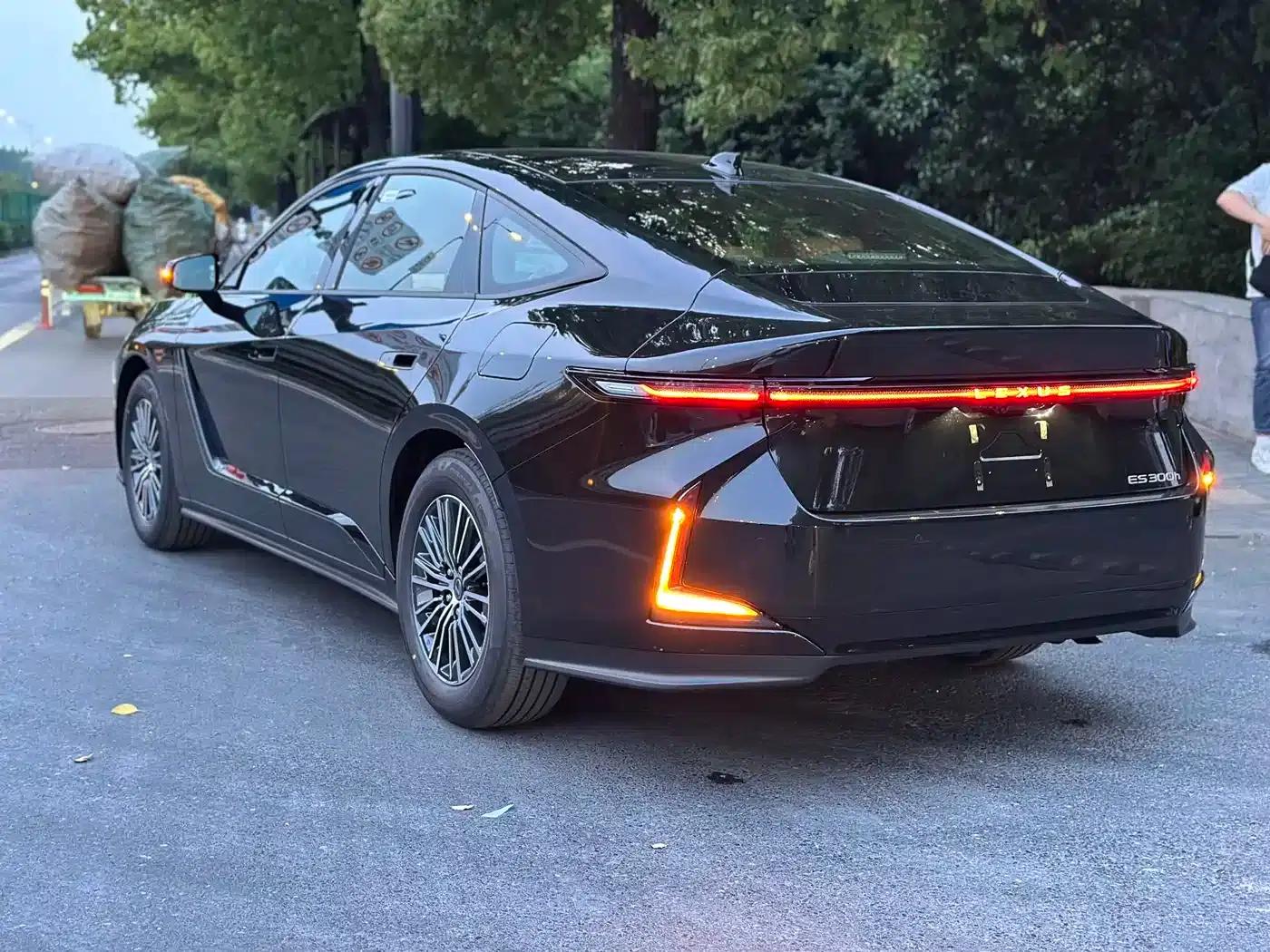 Lexus ES 2026 300h — миниатюра 6