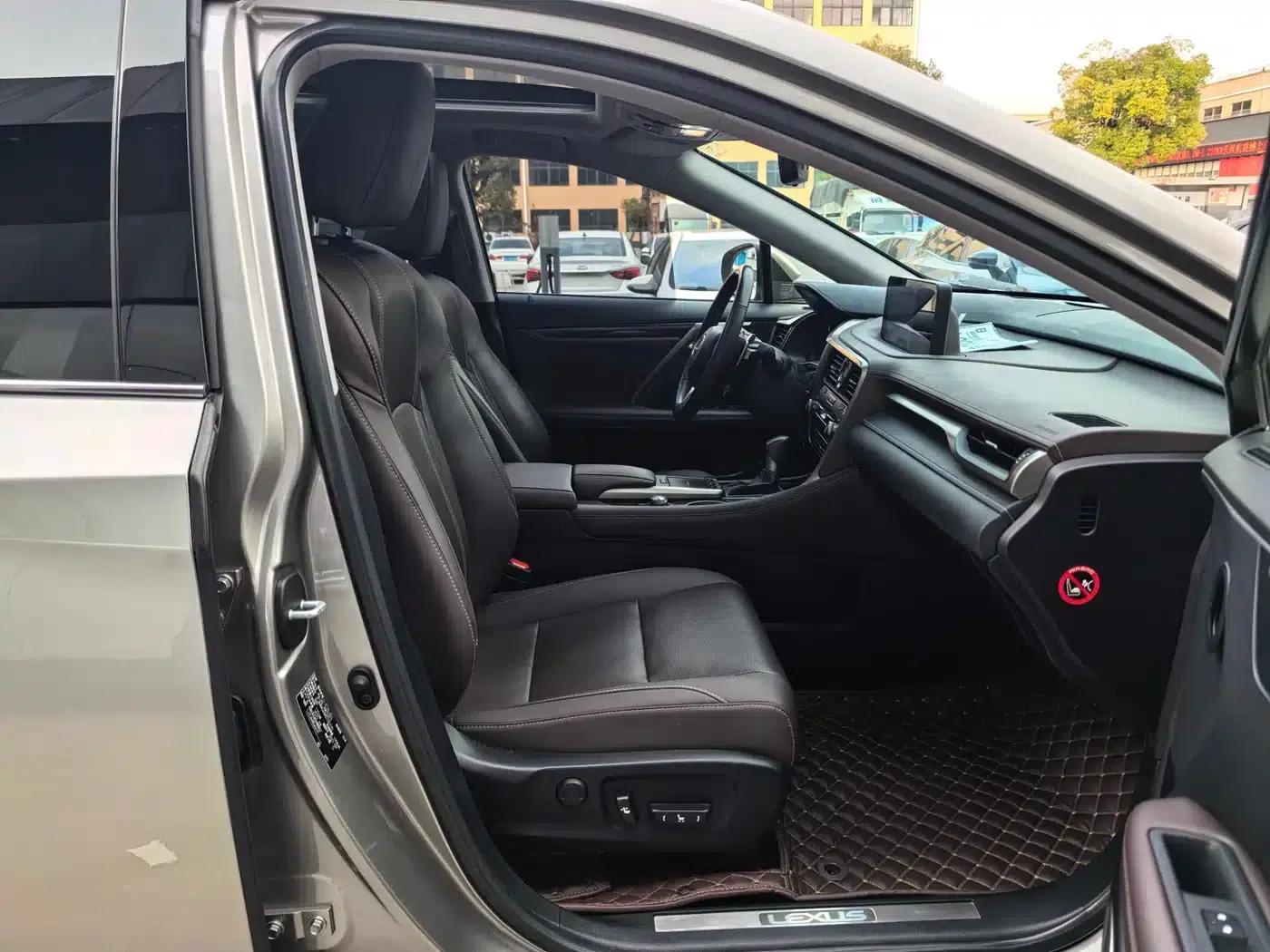 Lexus RX 2021 300 AWD Special Edition — миниатюра 6
