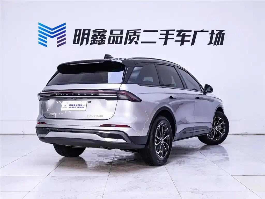 Navigator 2026 2.0T 4WD Atlantis Premium Edition — миниатюра 7