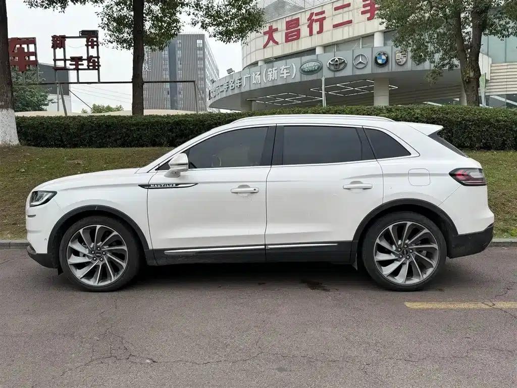 Navigator 2021 2.7T AWD Premium Edition — миниатюра 3