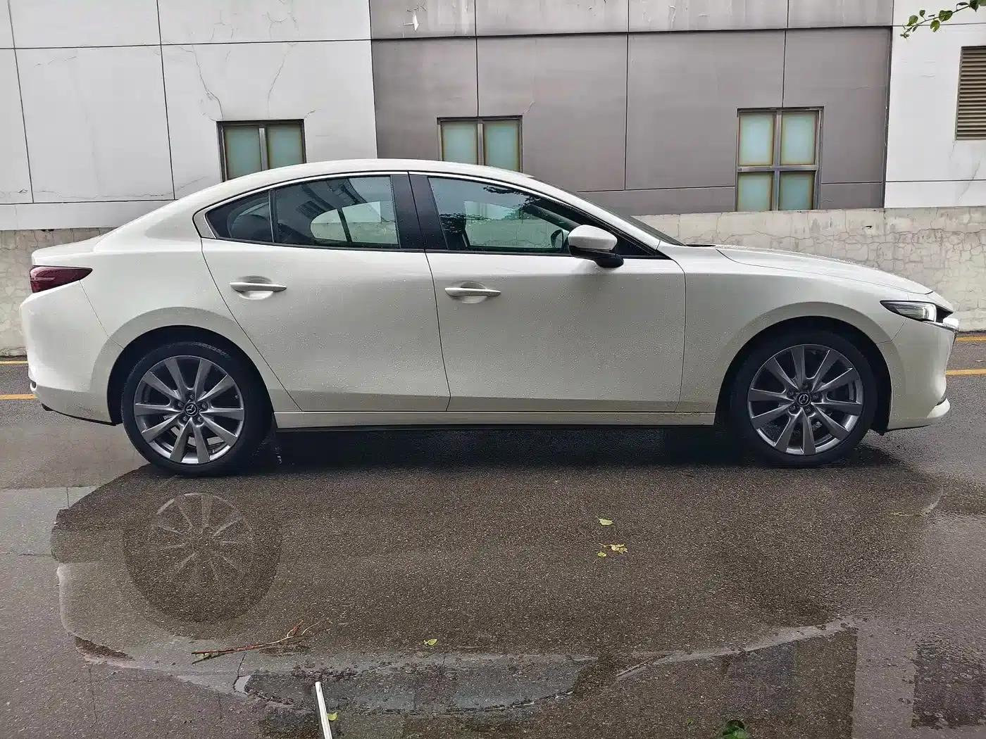 Mazda3 Axela 2020 2.0L Automatic Premium Edition — миниатюра 4